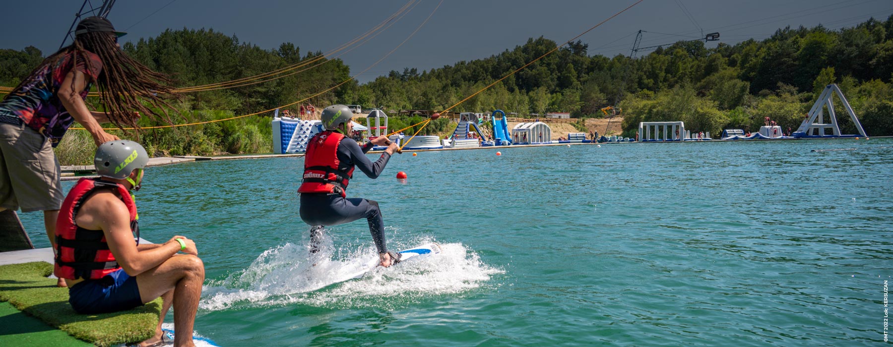 West Wake Park Tarifs du wakeboard, kneeboard et ski nautique.